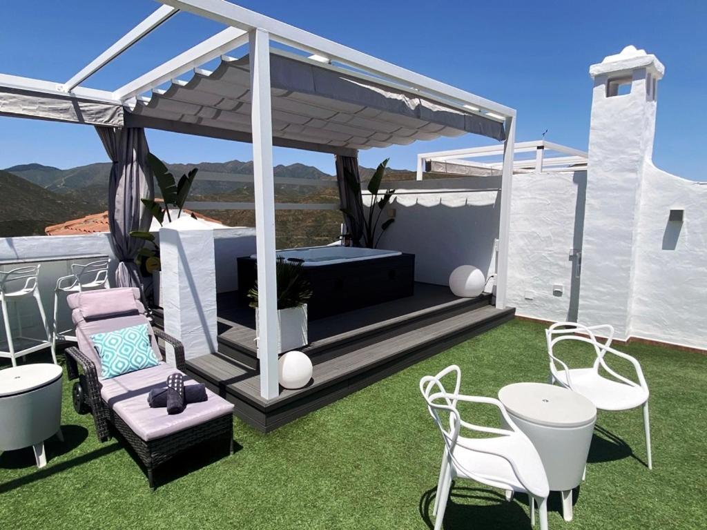 OjénPenthouse Mit Privatem Jacuzzi In Marbella - La Mairenaアパートメント エクステリア 写真