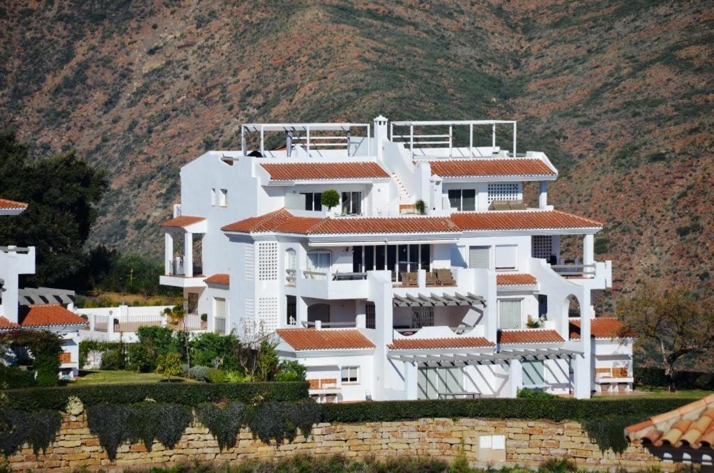 OjénPenthouse Mit Privatem Jacuzzi In Marbella - La Mairenaアパートメント エクステリア 写真