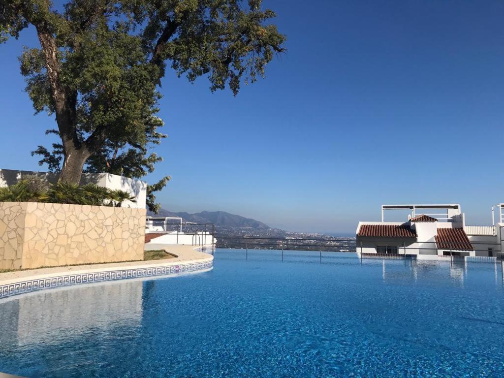 OjénPenthouse Mit Privatem Jacuzzi In Marbella - La Mairenaアパートメント エクステリア 写真