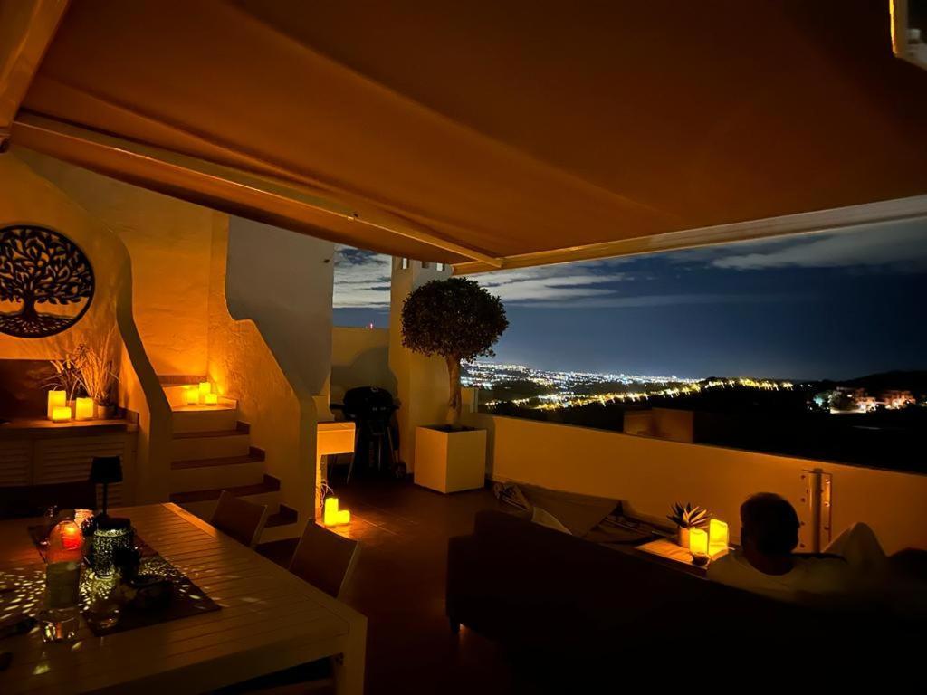 OjénPenthouse Mit Privatem Jacuzzi In Marbella - La Mairenaアパートメント エクステリア 写真